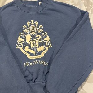 Cool Hogwarts sweater for girls.